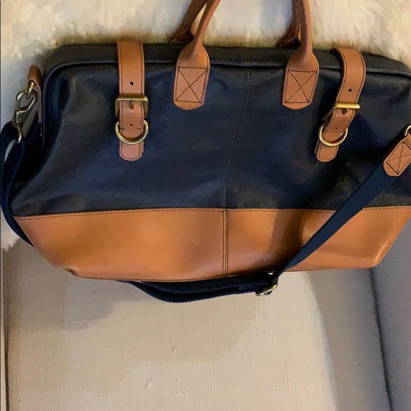 Fossil leather duffel/weekend/work bag.